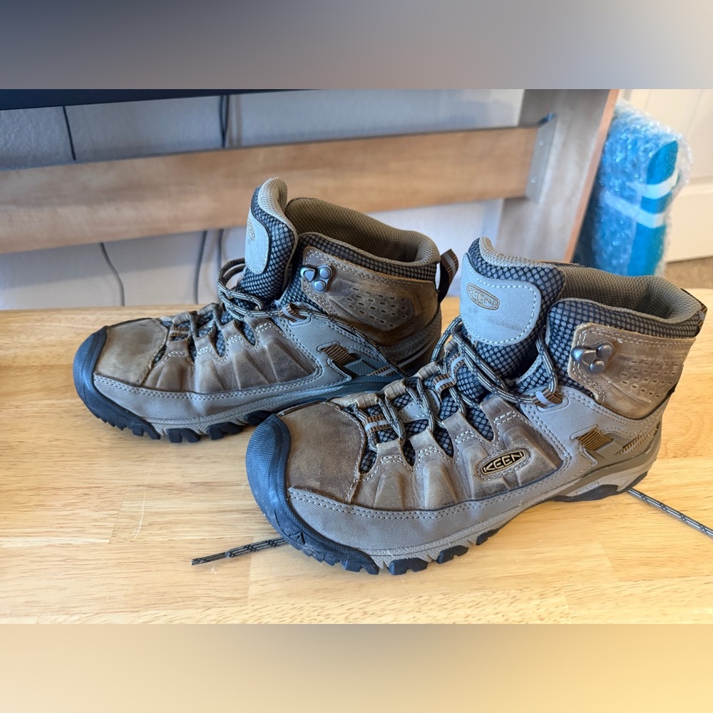 KEEN Women’s Targhee II Mid Hiking Boots, Waterproof, Size 7.5 - Like New